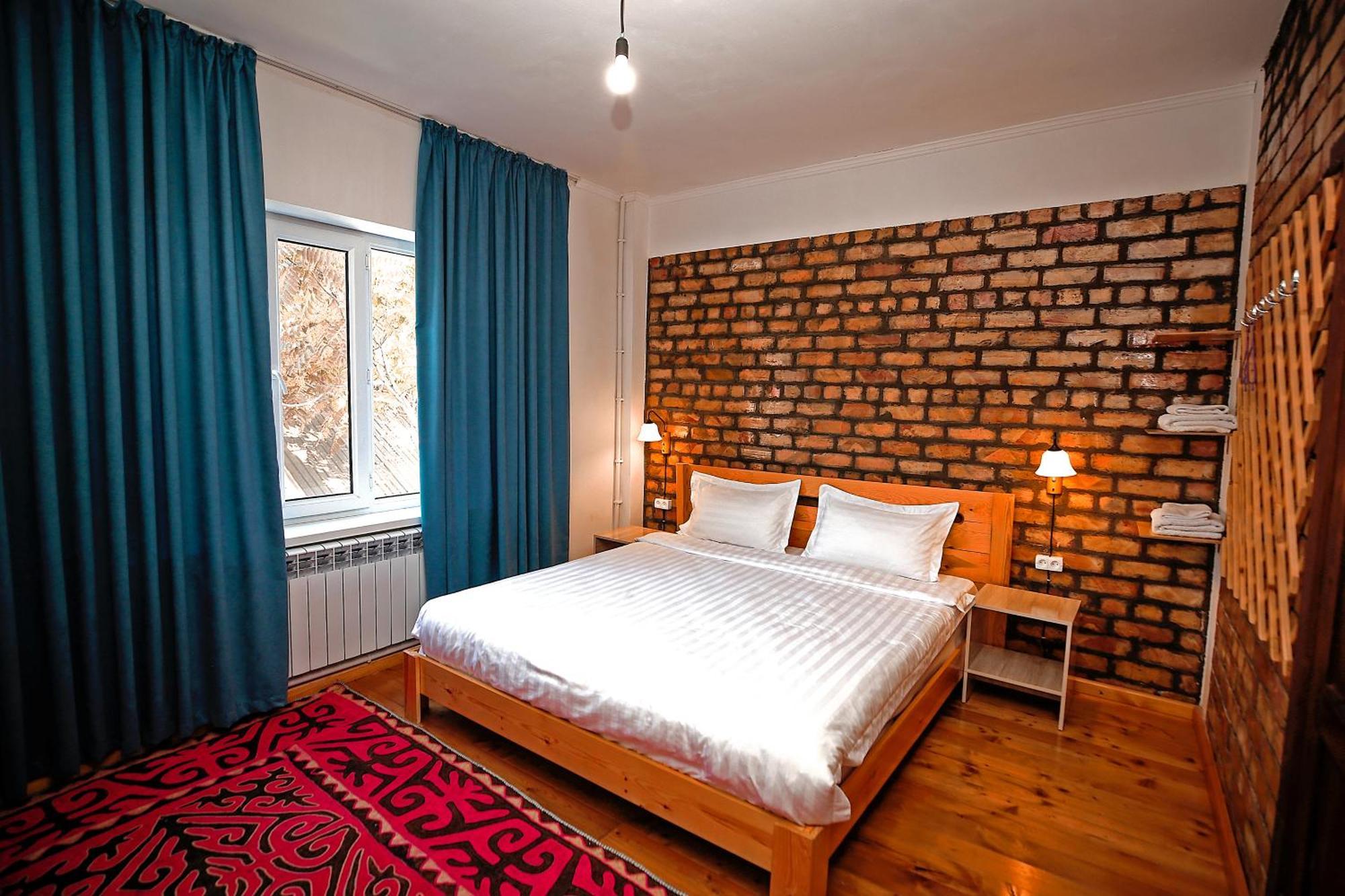 Hotel Good Night Jalal-Abad Eksteriør billede