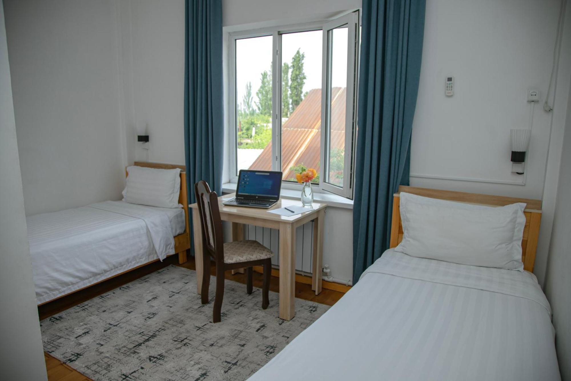 Hotel Good Night Jalal-Abad Eksteriør billede