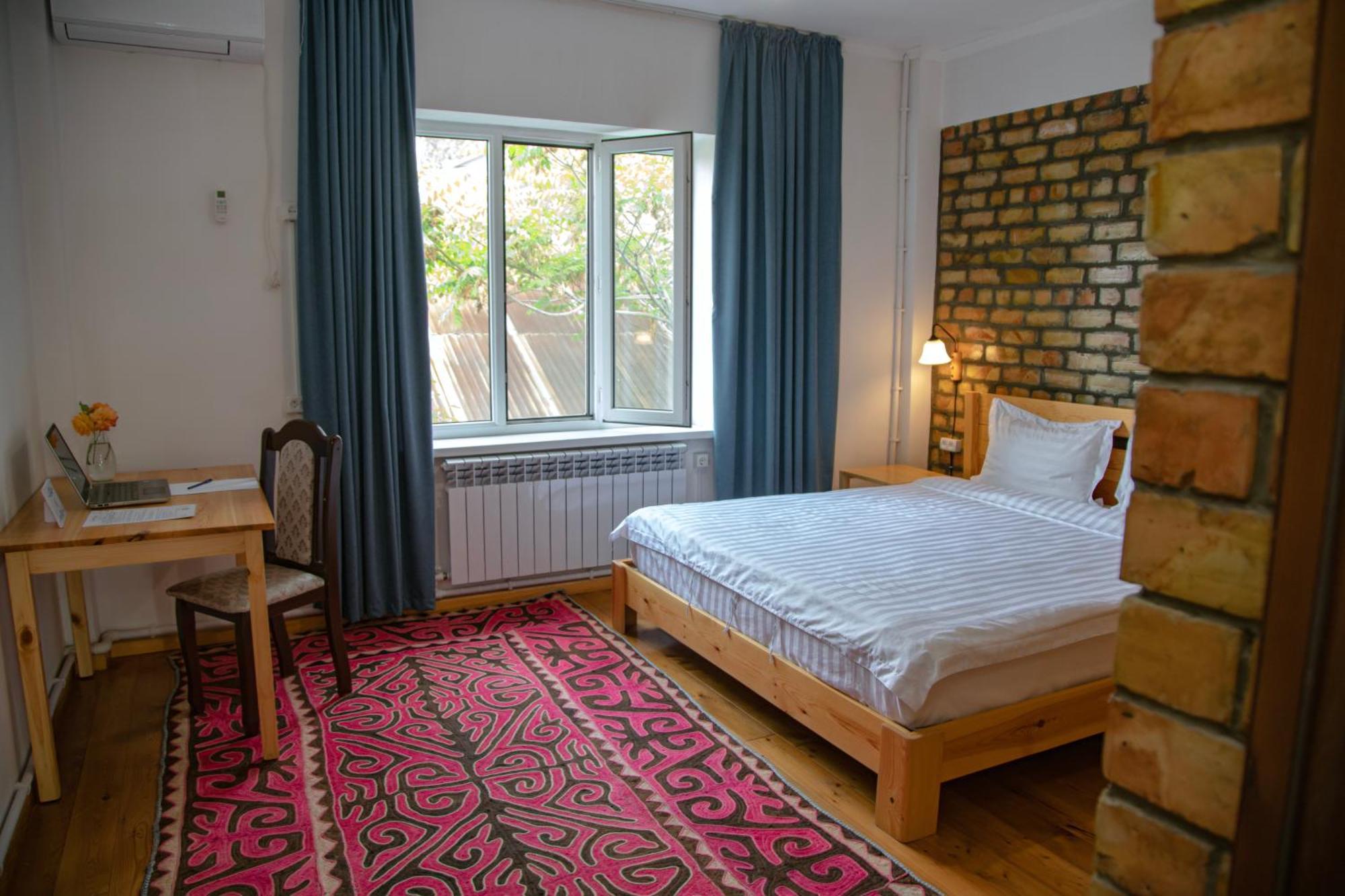 Hotel Good Night Jalal-Abad Eksteriør billede